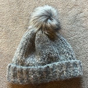 Pom too beanie